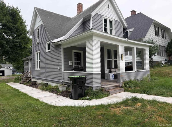 624 E B Street, Iron Mountain, MI 49801