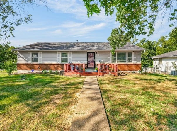 1004 NE 60th Terrace, Gladstone, MO 64118