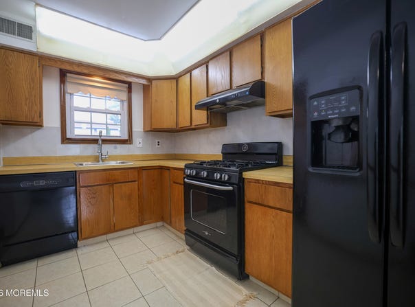 3 Jefferson Drive, Spotswood, NJ 08884