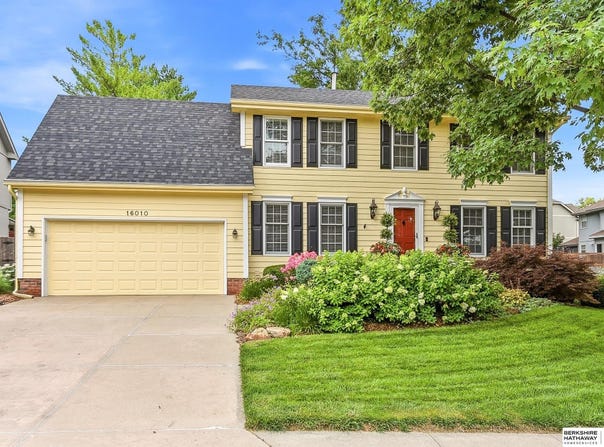16010 Davenport Street, Omaha, NE 68118