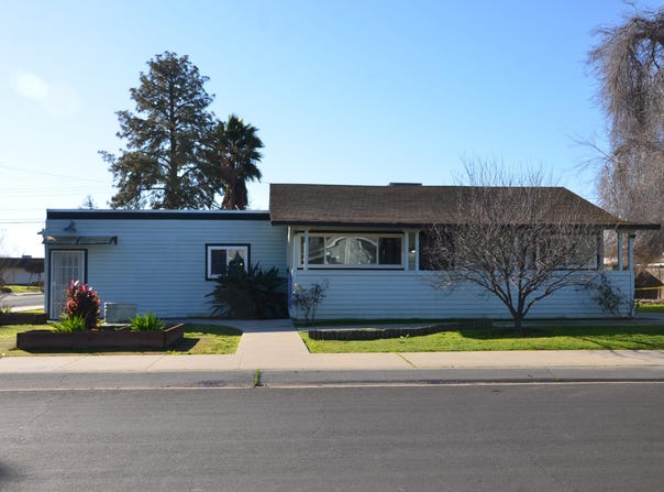 1837 W Sunnyside Avenue, Visalia, CA 93277