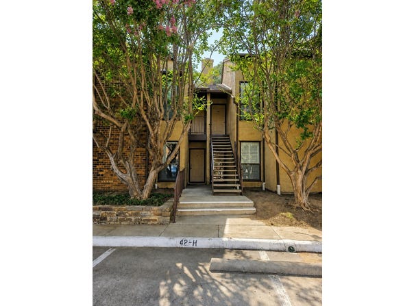 2106 Rainbow Drive, Arlington, TX 76011