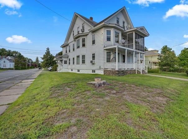 189 Walnut St, Leominster, MA 01453