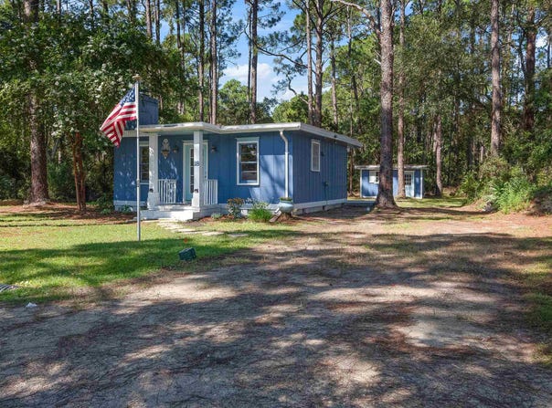 18 Suwannee Avenue, Panacea, FL 32346