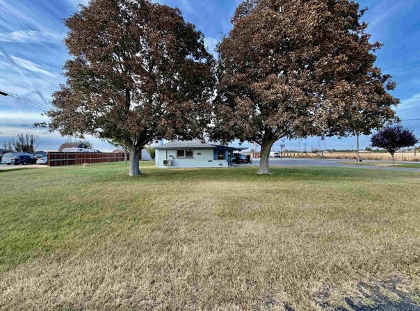 206504 E Bryson Brown Rd, Kennewick, WA 99337