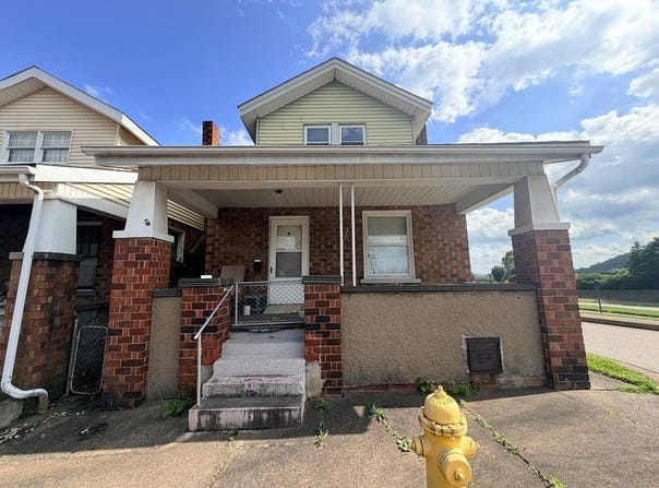 10 9th St, McMechen, WV 26040