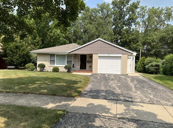 255 Riverside Drive, Northfield, IL 60093