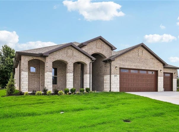 18510 W 195th Street, Spring Hill, KS 66083