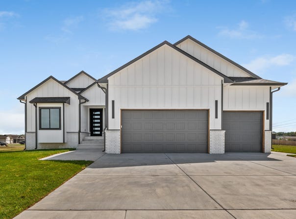 2644 E Ironstone Ct, Park City, KS 67219