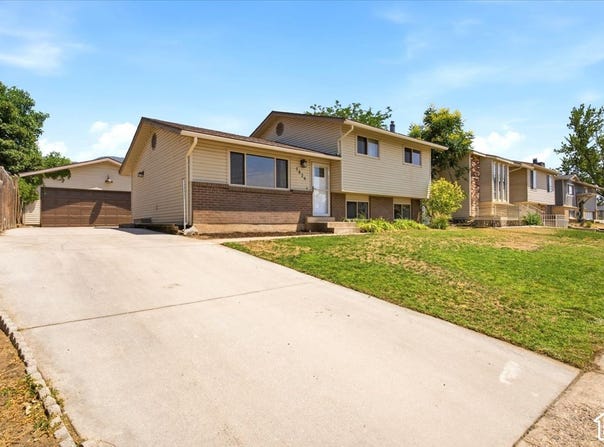 5826 S VILLAGE Way E, South Ogden, UT 84403