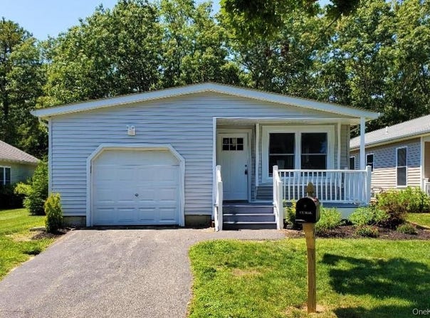 201 Village Circle W, Manorville, NY 11949