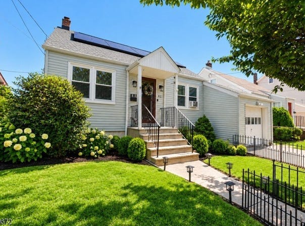 82 Perry St, Belleville Twp., NJ 07109-2056