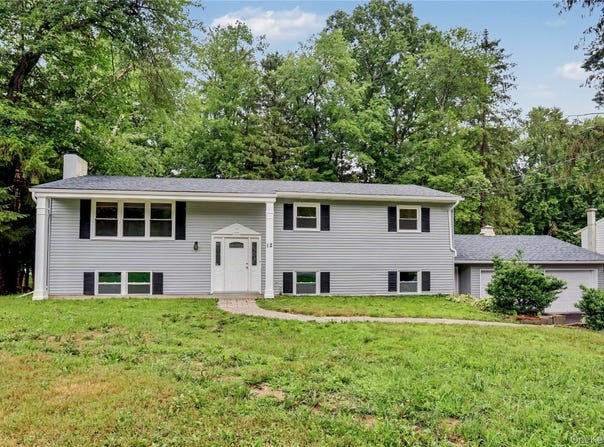 12 Roe Drive, Hyde Park, NY 12538