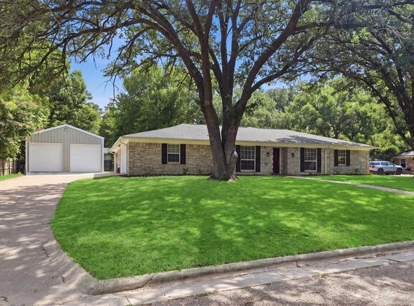 1609 Greenway, Gilmer, TX 75644
