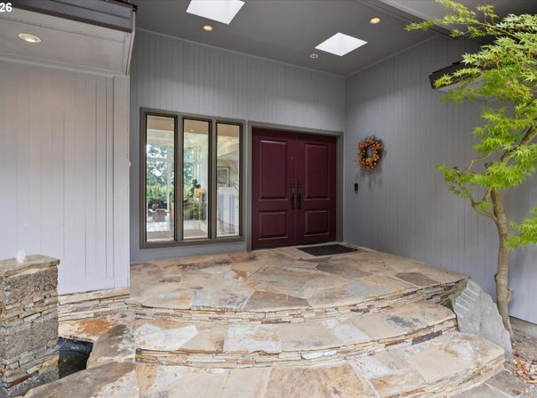 26 MONTICELLO Dr, LakeOswego, OR 97035