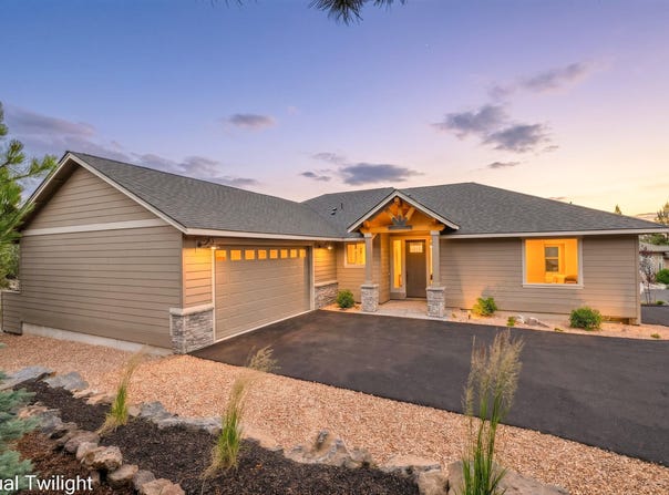 623 Goshawk Drive, Redmond, OR 97756