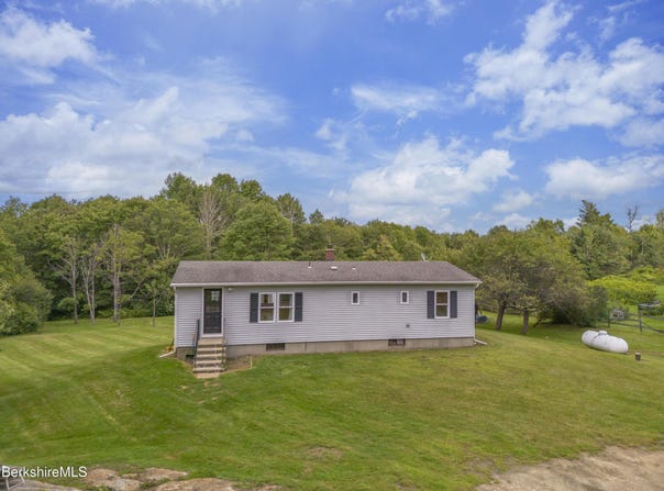 6 Frary Rd, Peru, MA 01235