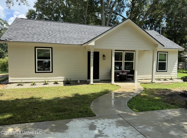 905 8th Street, McComb, MS 39648