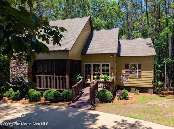 194 Camp Cir, Dadeville, AL 36853