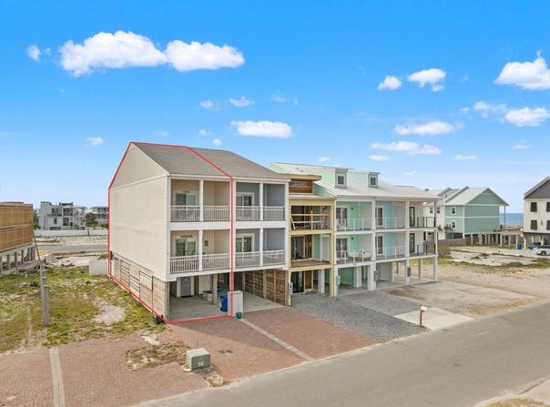 109 S 38th St, Mexico Beach, FL 32456