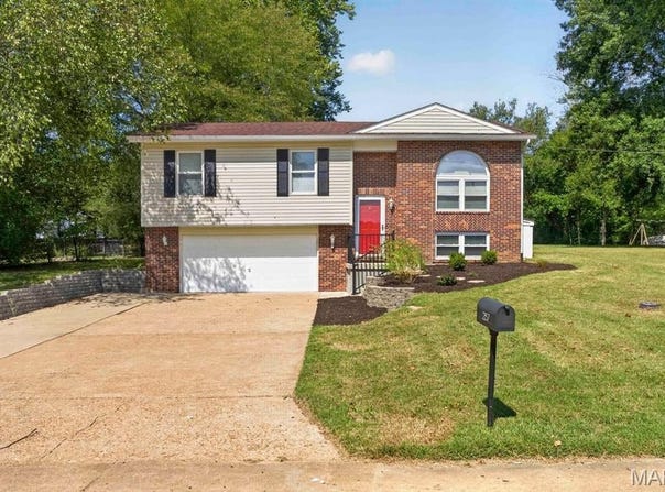 2157 Gregory Drive, Pacific, MO 63069