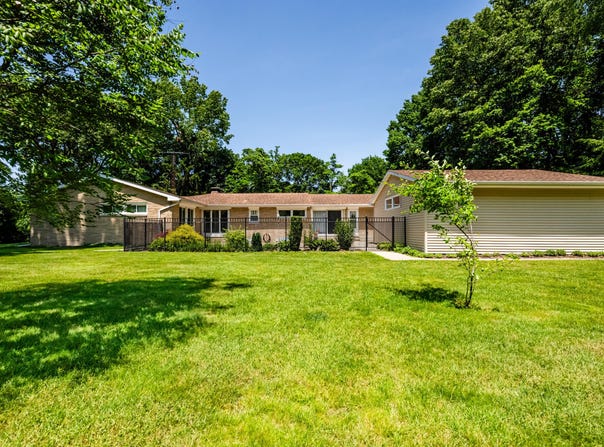 1595 Alex Path, Stevensville, MI 49127