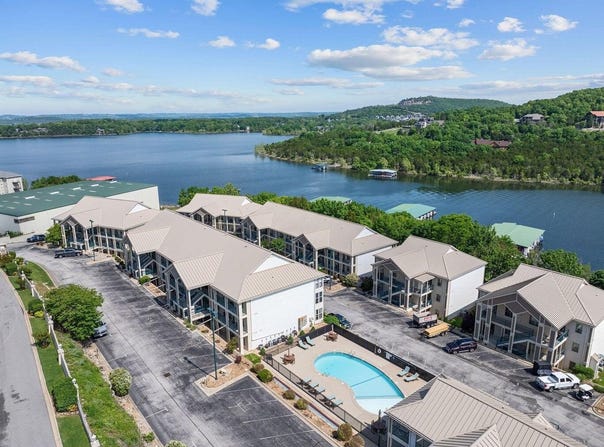 135 Upper Emerald Bay Circle, Hollister, MO 65672