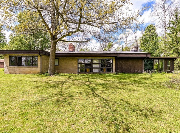 324 Fenfield Dr, Latrobe, PA 15650