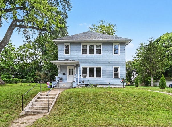 939 Maple Avenue, Jackson, MI 49203
