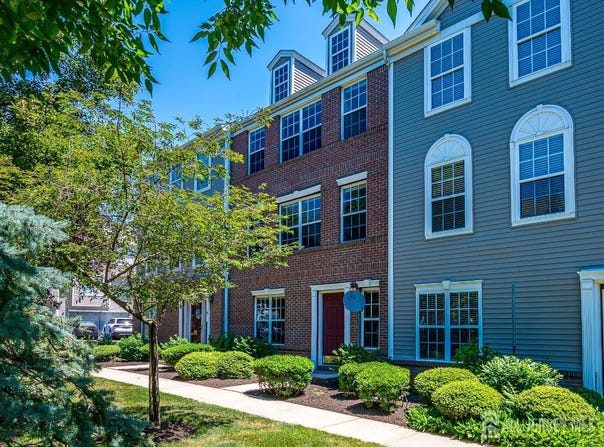 41 Rojewski Way, Parlin, NJ 08859
