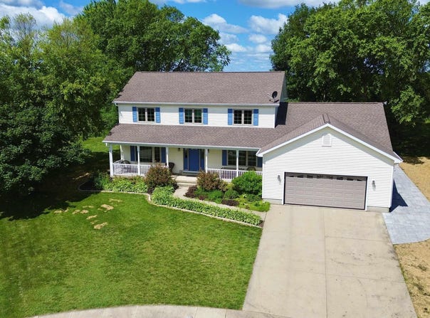 104 Maple Circle, Waverly, IA 50677