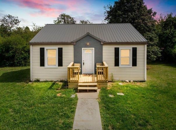 48 Upland Dr, Salem, VA 24153