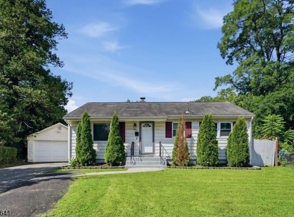 77 Deborah Ct, Plainfield City, NJ 07062-1202