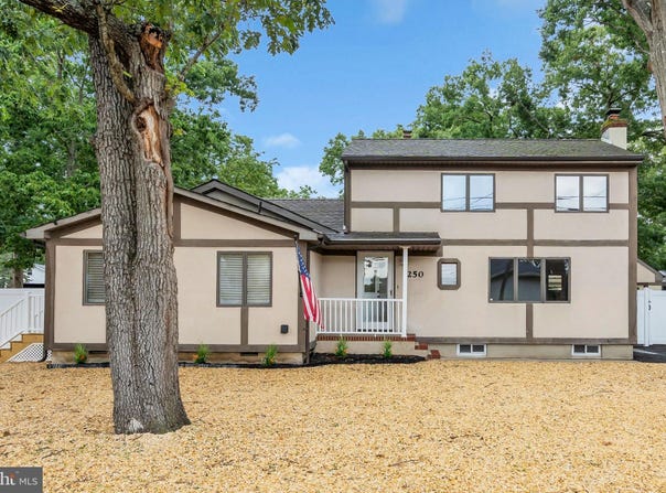 250 STATION Drive, FORKED RIVER, NJ 08731