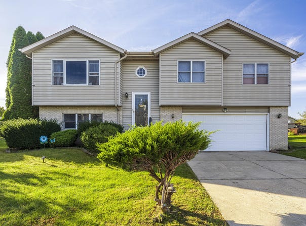 129 Pheasant Run Drive, Hobart, IN 46342