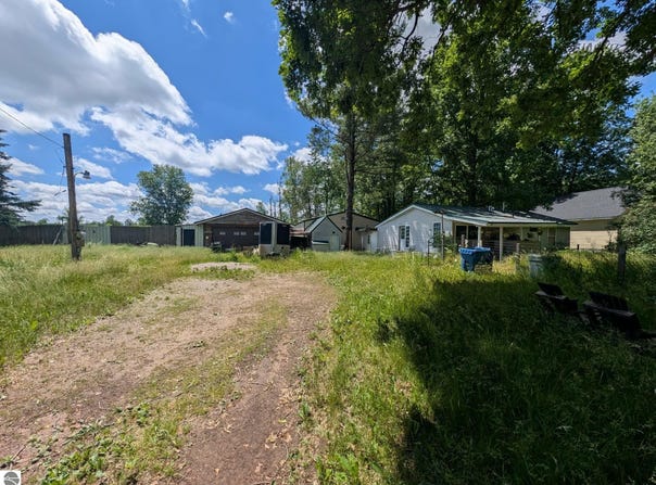 5327 W Lang Road, Beaverton, MI 48612