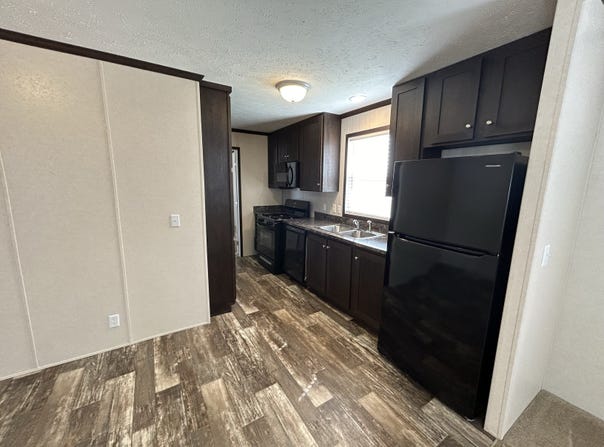 119 Texas, Belleville, MI 48111