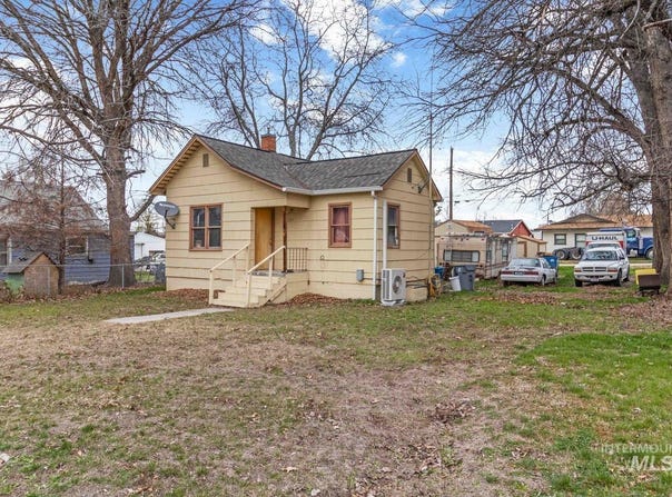 223 E Chicago St, Caldwell, ID 83605-3228
