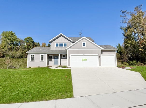 5871 Valley Point Drive SE, Caledonia, MI 49316