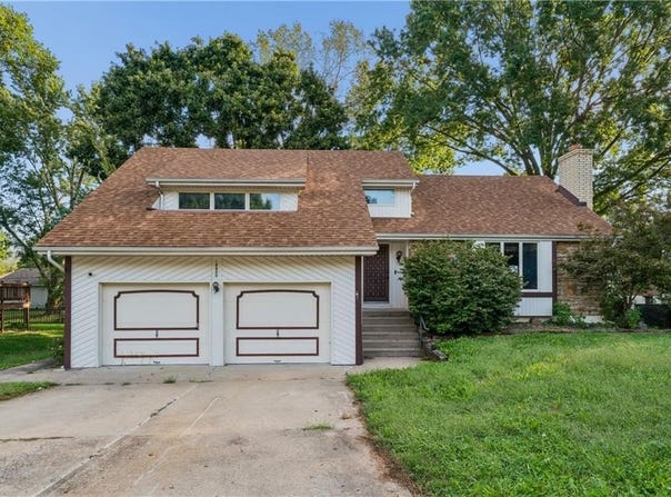 18820 E Hanthorne Drive, Independence, MO 64057