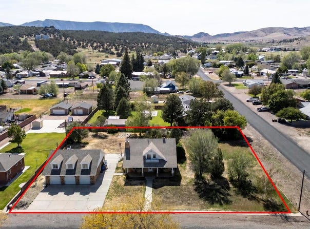 124 S 100 W St, Enterprise, UT 84725