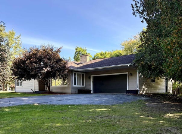 132 Fox Drive, St Louis, MI 48880