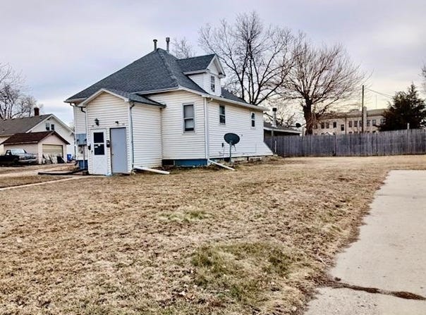 216-218 W Cedar, Vermillion, SD 57069