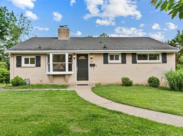504 Long Dr, Upper St Clair, PA 15241