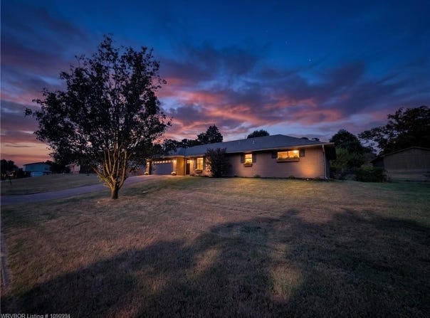 1102 8th ST, Van Buren, AR 72956