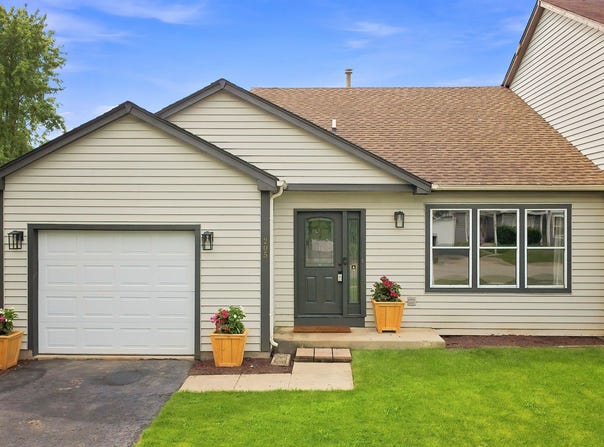 205 Chaparral Circle, Elgin, IL 60120
