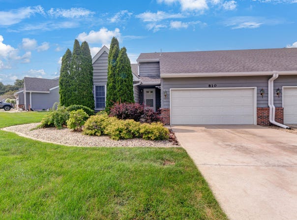 810 Pheasant Drive, Crown Point, IN 46307