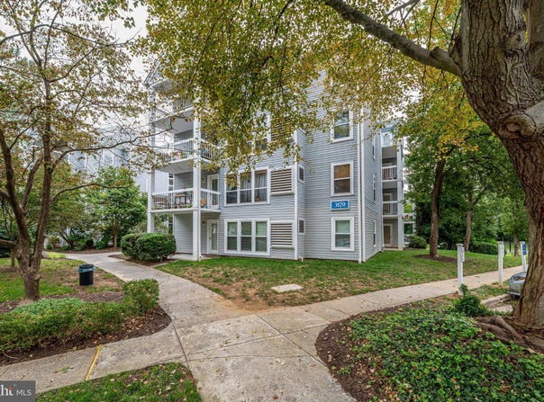 3179 SUMMIT SQUARE Drive, OAKTON, VA 22124