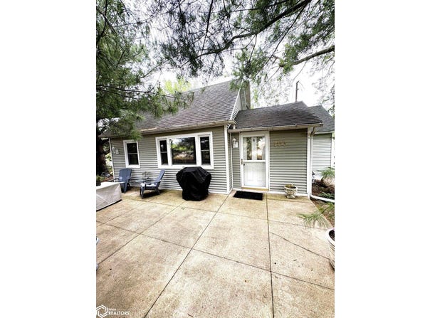 703 E Main Street, Brooklyn, IA 52211