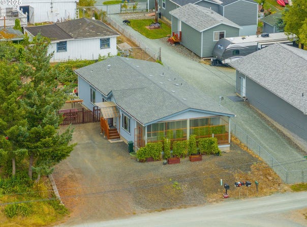 1873 E CEDAR St, MyrtlePoint, OR 97458